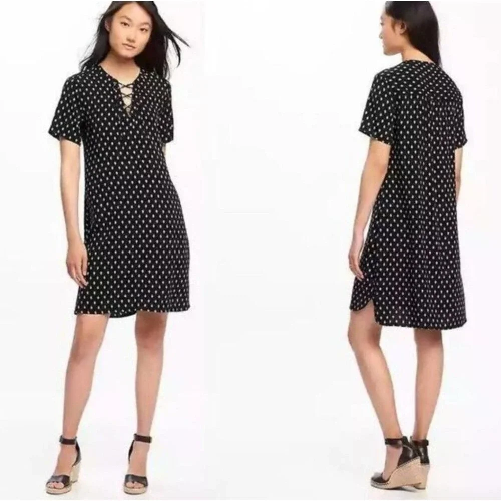 Women's Old Navy Black & White Yoke Print Lace Up Shift Dress, Size SP - Picture 1 of 3